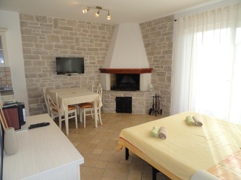 Apartment Lorenzo Pomer Extérieur photo