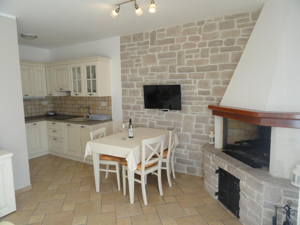 Apartment Lorenzo Pomer Extérieur photo